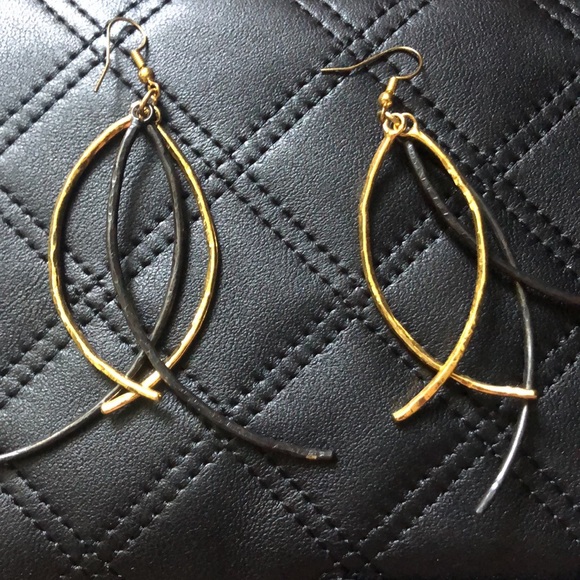 Gorgeous black/gold earrings from Santorini Greece - Picture 3 of 3